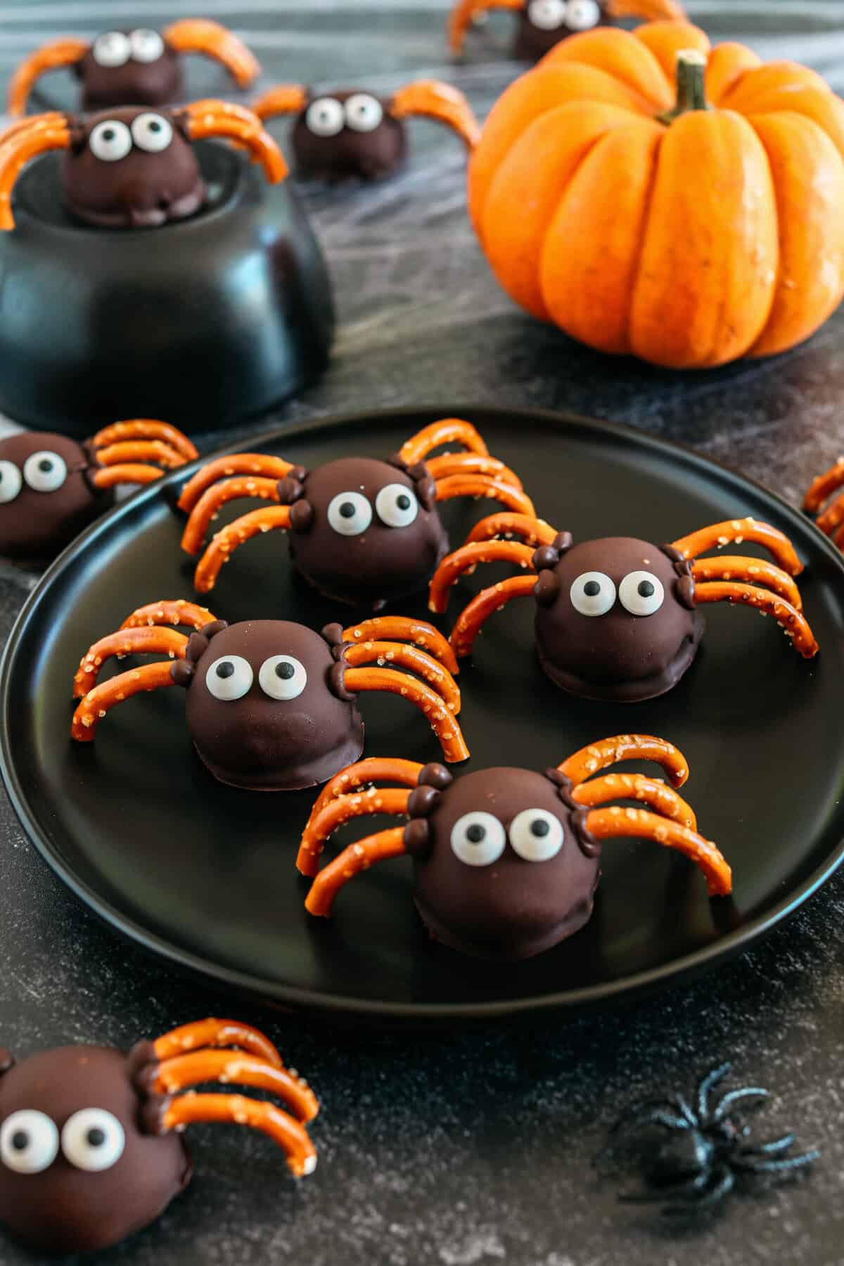 Get festive this Halloween with these tasty Chocolate Peanut Butter Spider Balls made with just 5 simple ingredients and zero baking required! The perfect sweet and salty treats that are easy to make and your kids will love!