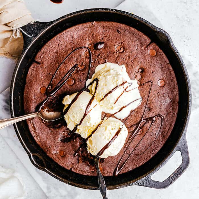 The absolute BEST Flourless Chocolate Chip Brownies that are fudgy, moist and delicious! Made healthier with zero refined sugar, protein-packed black beans, and Greek yogurt!